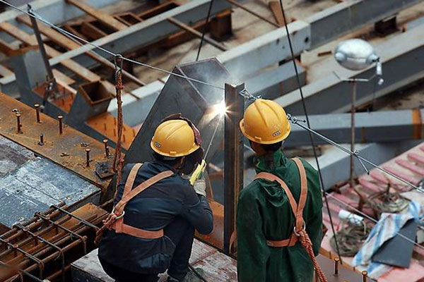 共建安全高效的施工環(huán)境沈陽鋼結(jié)構(gòu)制作工廠溫馨提示夏季施工注意事項